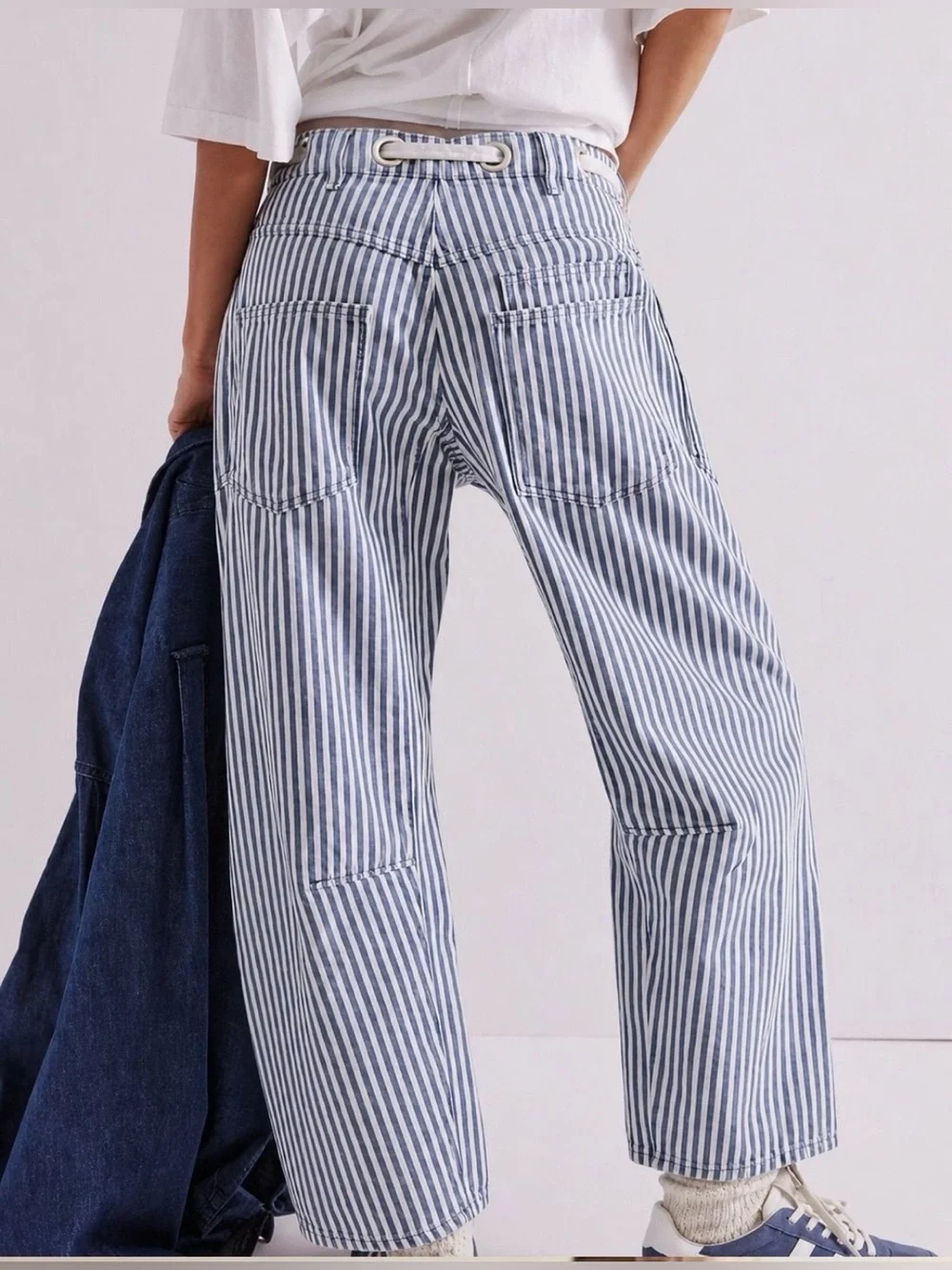 New Free People Moxie carpenter stripe barrel jeans Size 31
